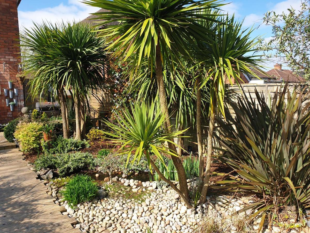 Tropical Garden Oasis Rooms Birmingham Extérieur photo